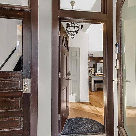 Modern 4Br Just A Block From Cta Pink Line With Pool Table Free Parking Apartment Чикаго Екстериор снимка