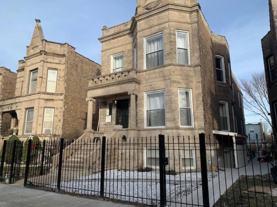 Modern 4Br Just A Block From Cta Pink Line With Pool Table Free Parking Apartment Чикаго Екстериор снимка