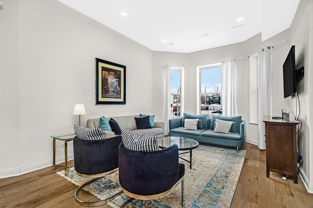Modern 4Br Just A Block From Cta Pink Line With Pool Table Free Parking Apartment Чикаго Екстериор снимка