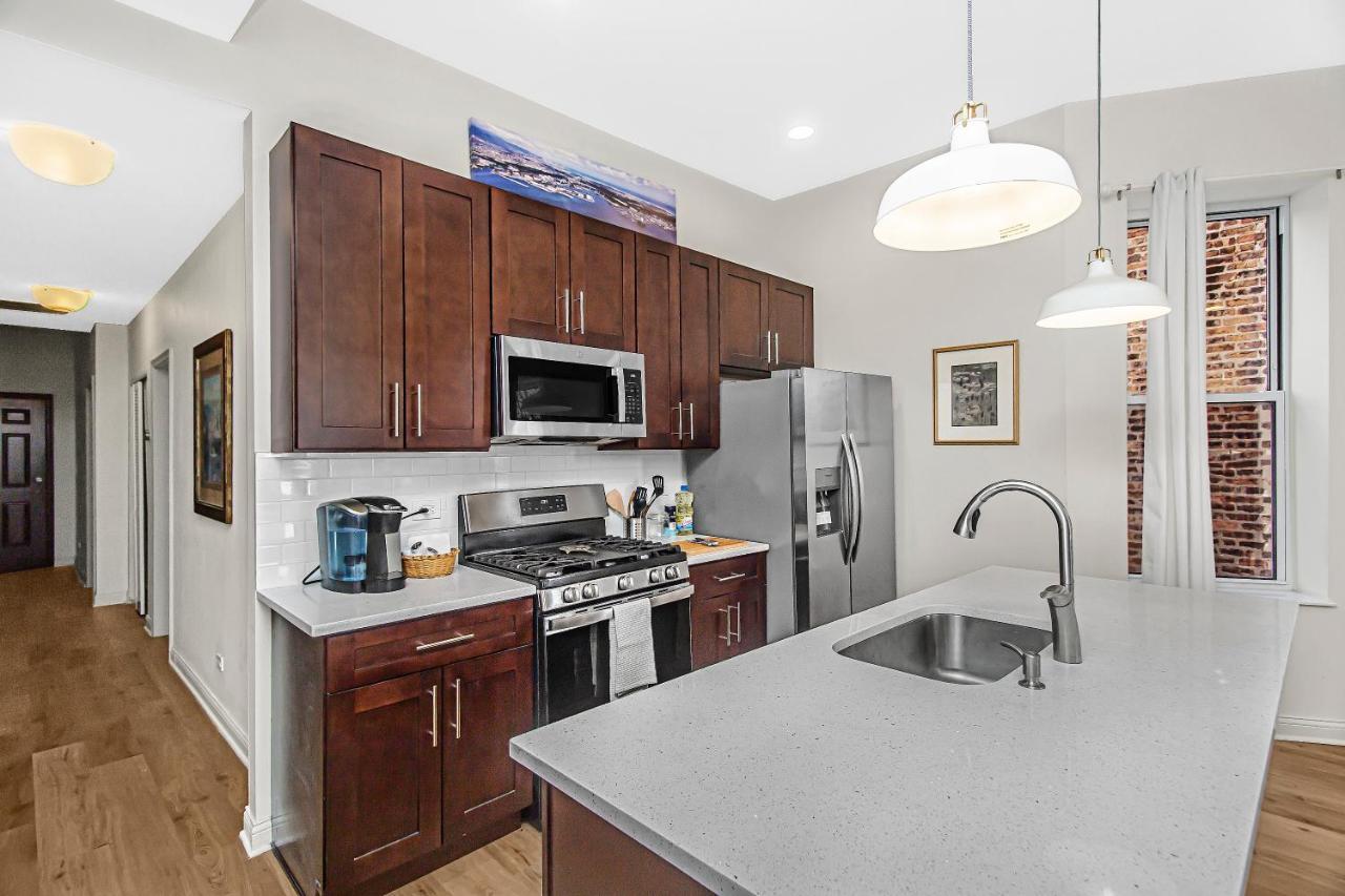 Modern 4Br Just A Block From Cta Pink Line With Pool Table Free Parking Apartment Чикаго Екстериор снимка